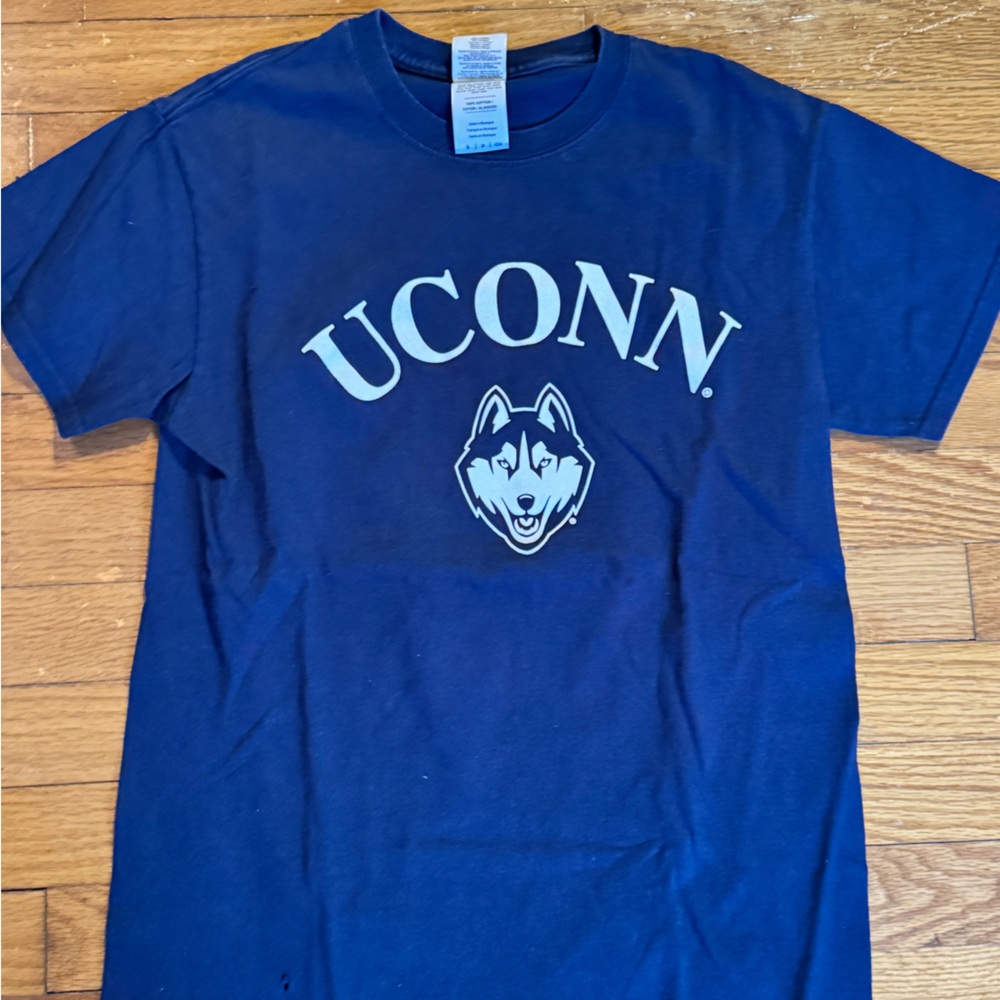 UConn Tshirt
